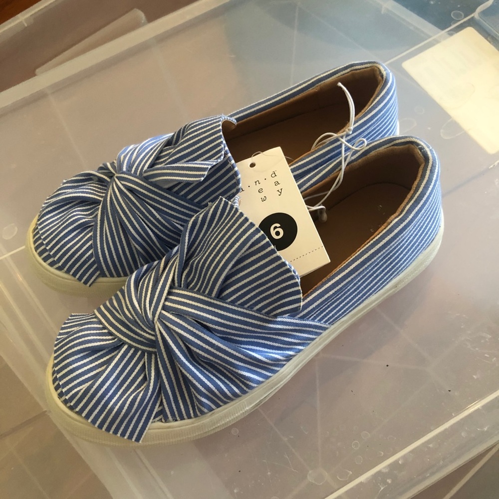 A New Day twist sneakers size 6